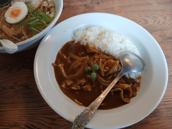 「カレーライスとラーメンセット 950円」@美華の写真