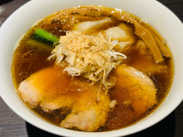 「鮭だしらぁ麺 1,200円 ワンタン 300円」@支那そばや 本店の写真