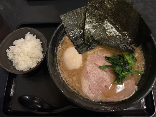 「味玉ラーメン＋半ライス」@麺家 太威の写真