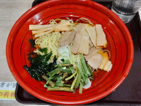 「冷し和風肉ラーメン（＋山菜）」@狭山そば 所沢店の写真