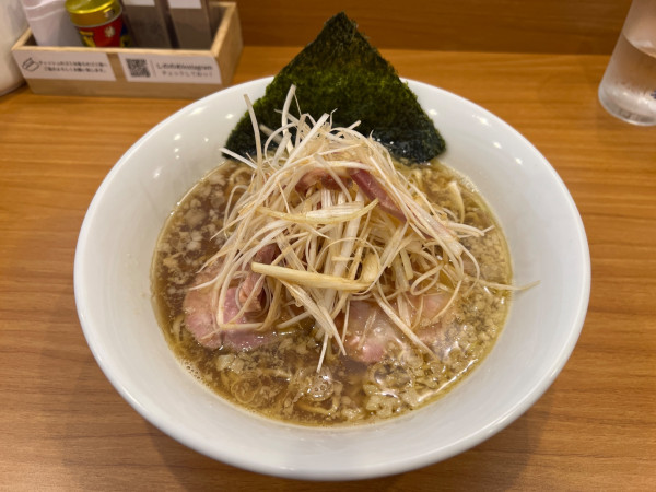 「醤油らーめん＋ネギ」@しののめヌードルの写真