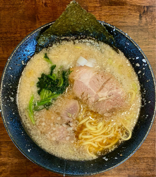 「醤油ラーメン ¥800円（平打ち麺変更＋50円）」@拉麺・呑み喰い処 伊八の写真