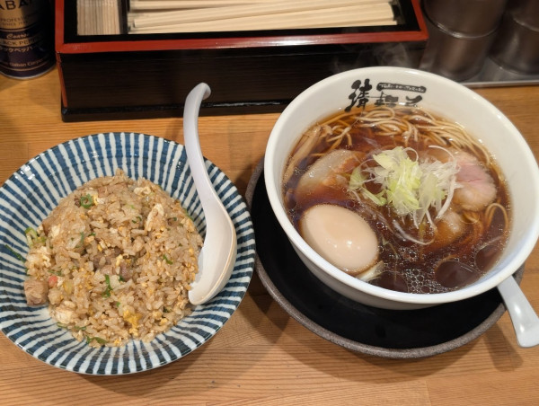 「鶏そば醤油と焼飯」@清麺屋の写真