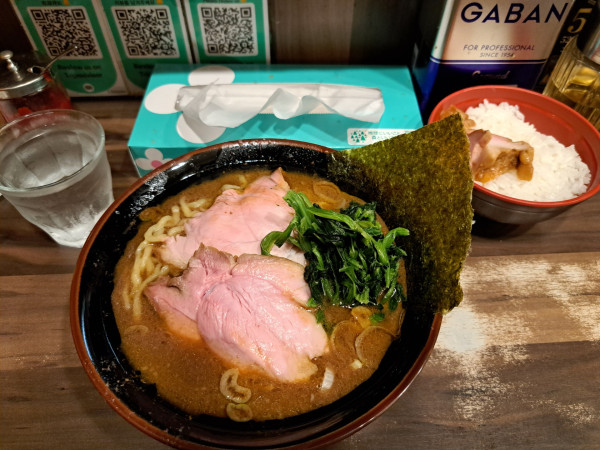 「らーめん油多め」@神田ラーメン わいず 神田本店の写真