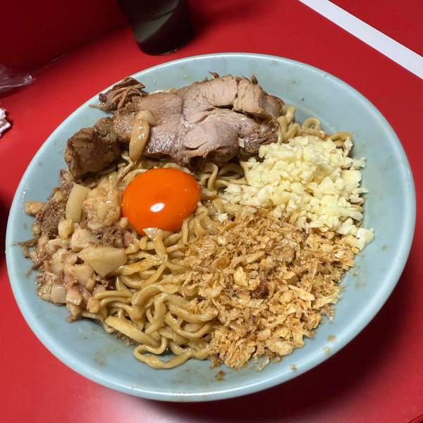 「釜玉そば400g 「コール」ちょいアブラ、ニンニク」@ラーメン富士丸 明治通り都電梶原店の写真