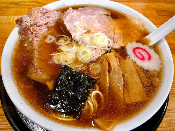 「ラーメン 醤油(880円)、焼豚1枚(CP)」@いくよ食堂の写真