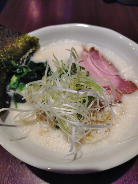 「鶏パイタンしおラーメン　900円」@中華そば＆鶏パイタン つむぎの写真