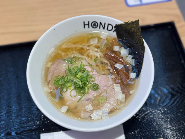 「羽田空港限定 貝出汁塩らぁめん税込1200円手揉み麺100円」@本田麺業 羽田空港第1ターミナル店の写真