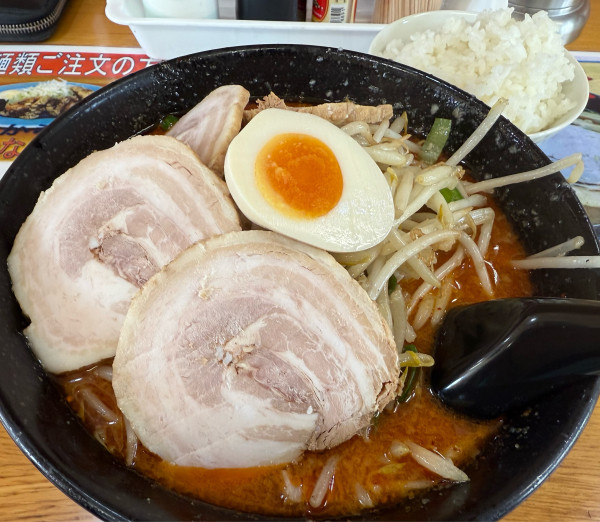 「激辛みそチャーシューメンこってり+ライス」@あゆ次郎 北本店の写真