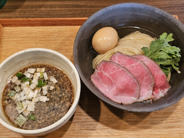 「【限定】ナミキ和牛の醤油つけそば＋味玉　1200＋100円」@謝浸蕎麦店の写真