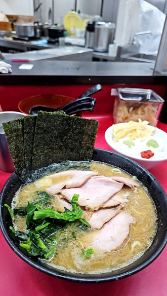 「チャーシューメンとライス200g」@杉田家 千葉祐光店の写真