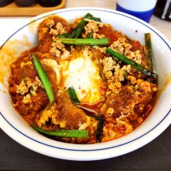 【期間限定】赤辛かつ丼（￥769）※