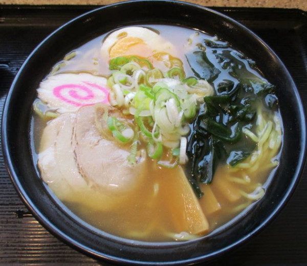 「煮干しラーメン　590円」@名代 富士そば 大塚駅前店の写真