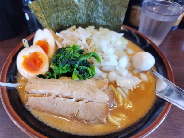 「味噌豚骨らーめん900円麺やわらかめ油少なめ」@横浜家系ラーメン やまふじ家 野田店の写真