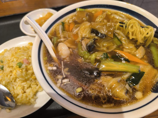 「ランチ 五目湯麺＋半炒飯(980)」@ニーハオ 新横浜店の写真