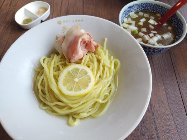 「【限定】塩煮干し✕昆布水つけ麺　（大盛り：サービス券）」@煮干しらあめん 燕黒の写真