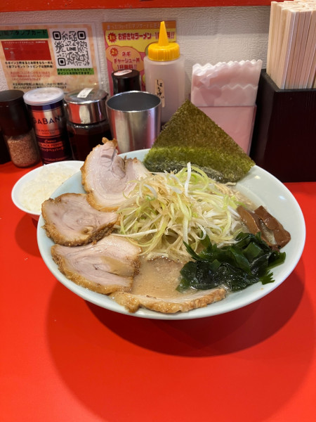 「ネギチャーシュー中盛り 10円ライス」@ラーメンショップ◯Q 鶴見店の写真
