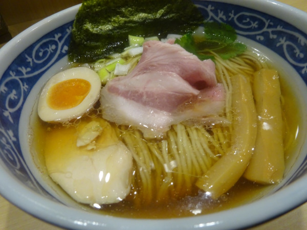 「煮干しそば白醤油　900円」@中華そばよしかわ 西荻窪店の写真