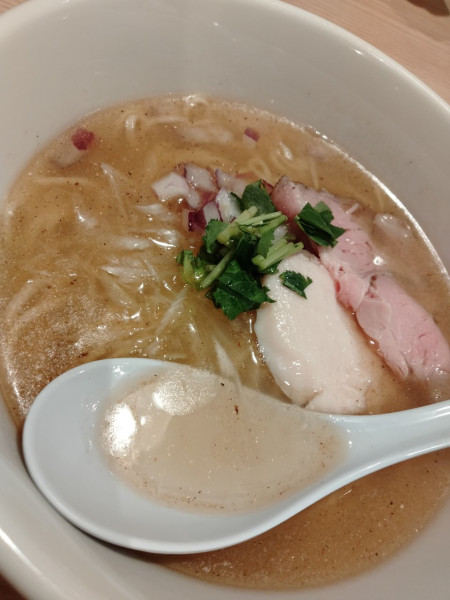 「貝と焼きあごの中華そば 塩」@中華そば くらむの写真