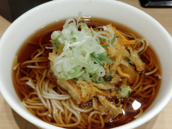 「かき揚げそば（570円）」@いろり庵きらく 上尾店の写真