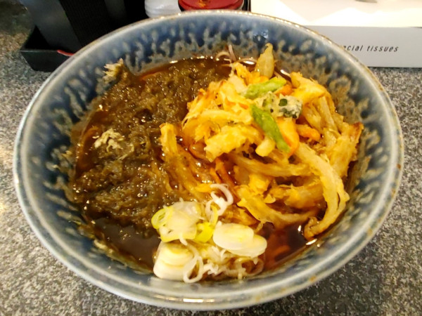 「かき揚げそば（600円）、とろろ昆布（100円）」@しすせその写真