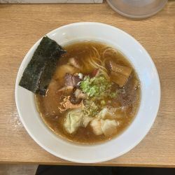 海鮮ミックスワンタンメンハーフ 麺少なめ1200円