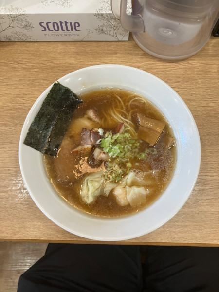 「海鮮ミックスワンタンメンハーフ 麺少なめ1200円」@支那ソバ きたがわの写真