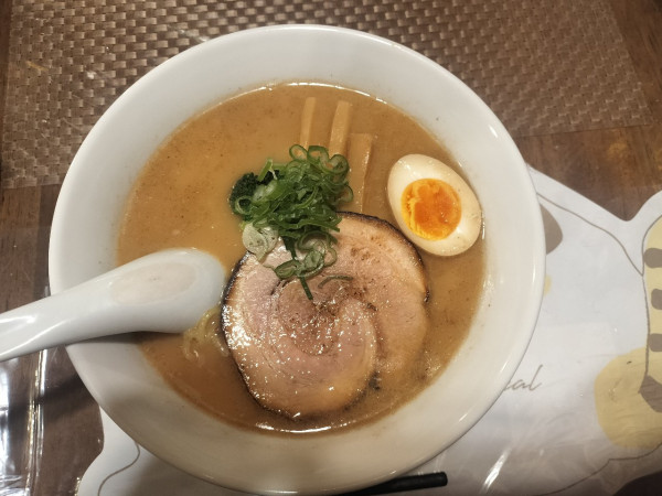 「豚骨ラーメン+ネギマシ」@らぁ麺 麺道館の写真