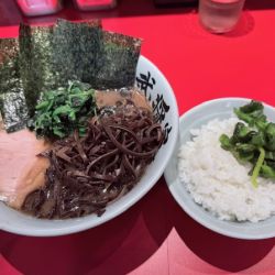 らーめん（並・濃いめ￥850）＋木耳（￥50）他