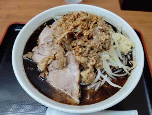 「黒MAX　　1050円　肉アブラカス　50円」@肉煮干中華そば 鈴木ラーメン店の写真