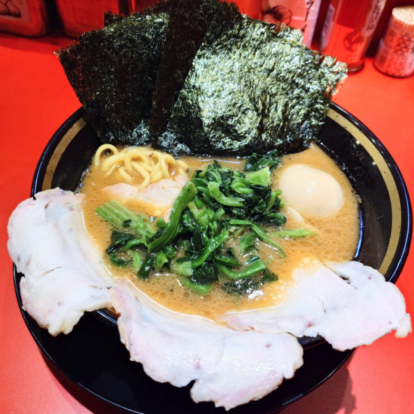 「王道ラーメン」@家系ラーメン 王道乃印 新橋店の写真
