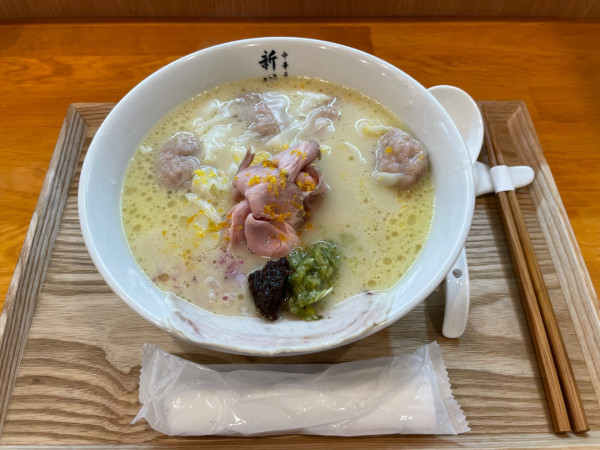 「鶏白湯肉わんたんめん」@中華そば 新増田の写真