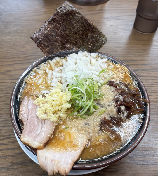 「背脂煮干ラーメン＋背脂増し＋ニンニク＋タマネギ」@中華蕎麦 丸め 東久留米店の写真