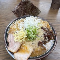背脂煮干ラーメン＋背脂増し＋ニンニク＋タマネギ