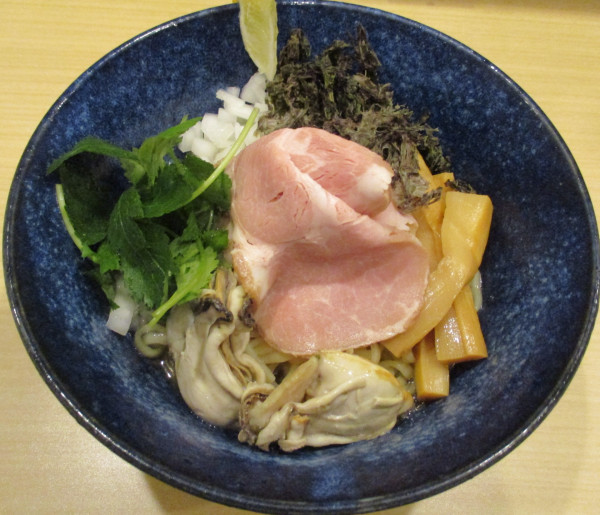 「＜季節限定＞牡蠣の冷やし混ぜそば　1100円」@中華そばよしかわ 西荻窪店の写真