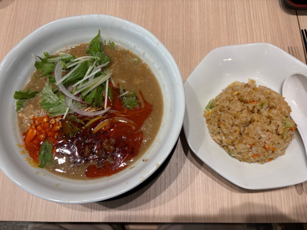 「白担々麺＋半チャーハン（1100円）」@小高屋 居酒屋の写真