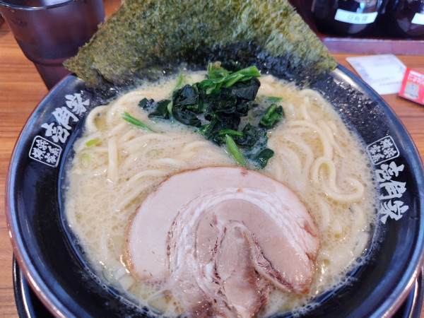 「ラーメン塩　麺やわらかめ650円（毎月11日)」@横浜家系ラーメン 横浜道 野田蕃昌店の写真