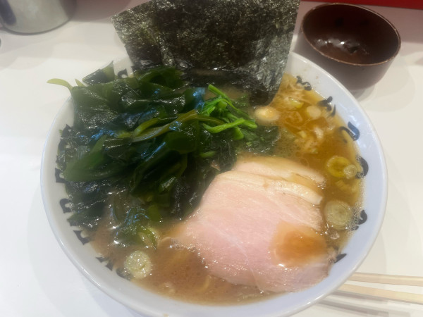 「ラーメン(中)大船渡ワカメ」@ラーメン 三浦家の写真