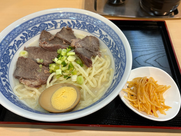「牛肉とんこつラーメン980円」@手作りラーメン パンダの写真