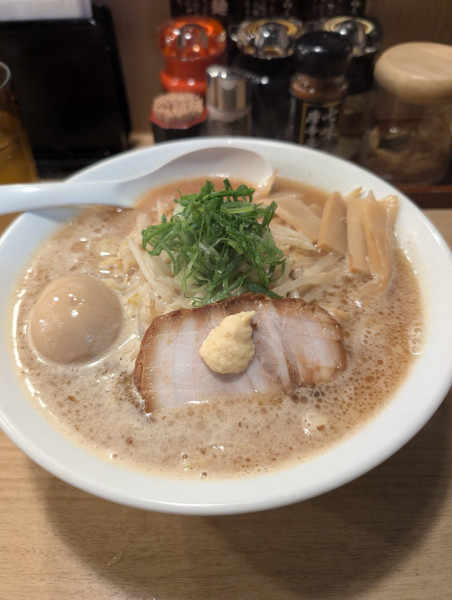 「濃厚味玉味噌ラーメン」@威風 青山店の写真