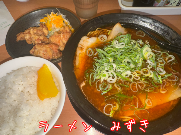 「焦がしニンニクらーめん+鶏唐揚セット(950＋380円)」@らーめん みずきの写真