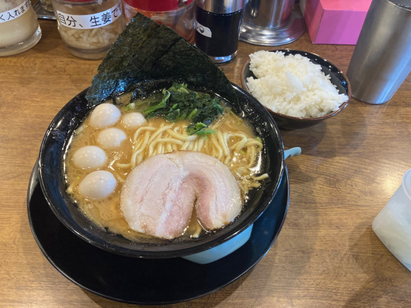 「ラーメン（並）醤油+うずら」@横浜家系ラーメン 太田商店 MAXの写真