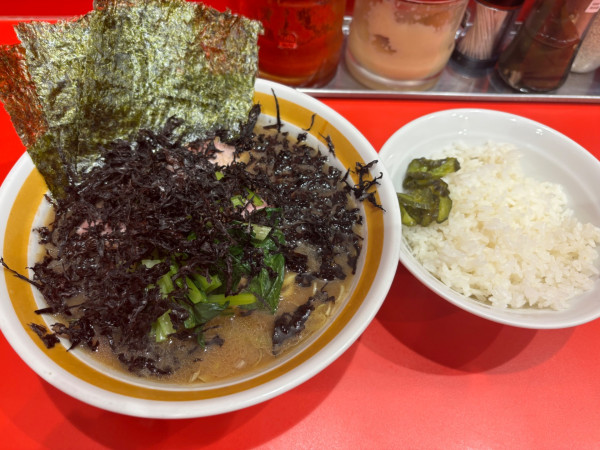 「ラーメンかためこいめ岩のり　ライス」@横浜家系ラーメン 武虎家 西小山本店の写真