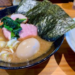 醤油ラーメン 900円 ＋ 小ライス 100円