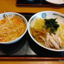 ピリ辛豚骨つけ麺（650円）、細切りネギ（150円）