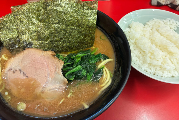 「ラーメン 並 850円+ライス食べ放題100円」@横浜家系ラーメン おうじ家の写真