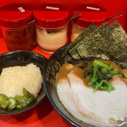 ラーメン900円（濃いめ固め）ライス150円