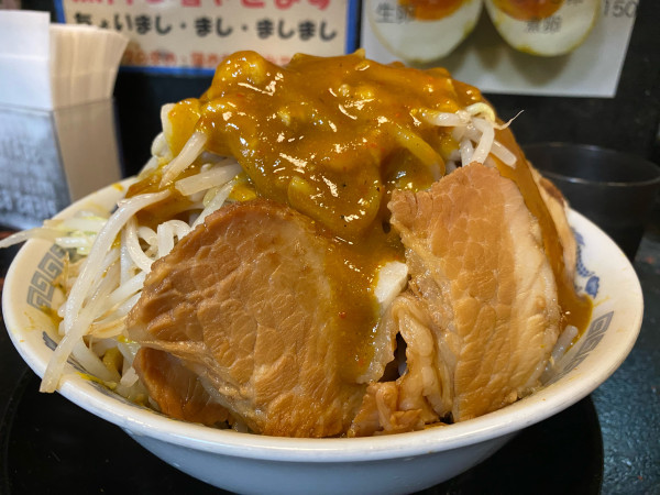 「カレー油そば」@自家製太麺 ドカ盛 マッチョ 三ノ宮店の写真