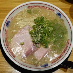 豚骨ラーメン（900円）