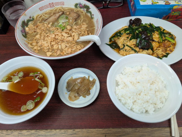「ガーリックラーメン・ニラ玉定食」@麺厨房の写真